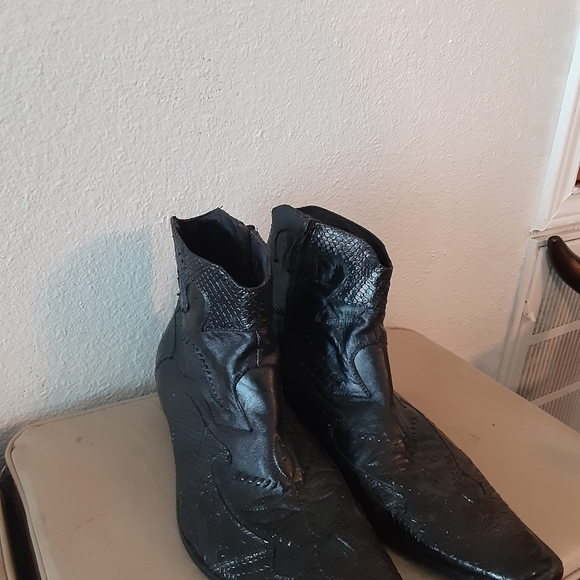 Mens size 11 black Banana Blues rattler low cut zipper boots. - Picture 4 of 8